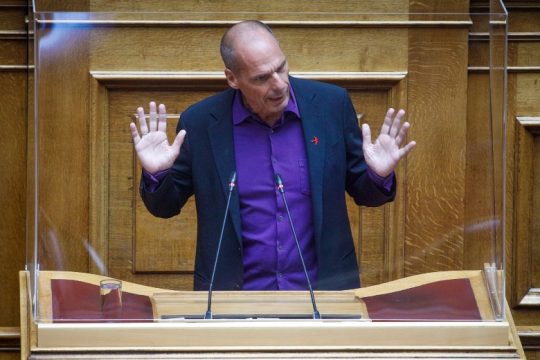 Τα «σκάγια» από την κόντρα ΜέΡΑ25 – ΚΚΕ αγγίζουν τον ΣΥΡΙΖΑ