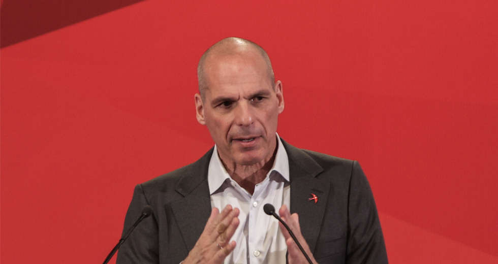 Γ. Βαρουφάκης: «Μπράβοι της νύχτας μου επιτέθηκαν»