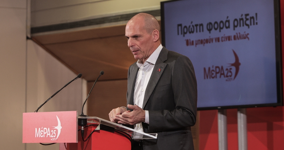 «Σκοτώνονται απαξιώνοντας τον κοινοβουλευτισμό και τη Δημοκρατία»