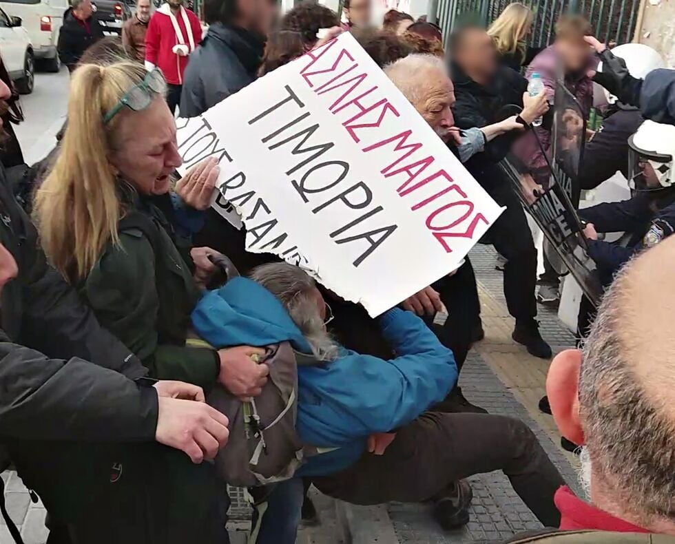 Ο «όχλος των δικαστηρίων» και ο άλλος κόσμος