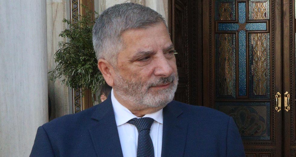 Βολές κατά Πατούλη για ασέβεια στους νεκρούς