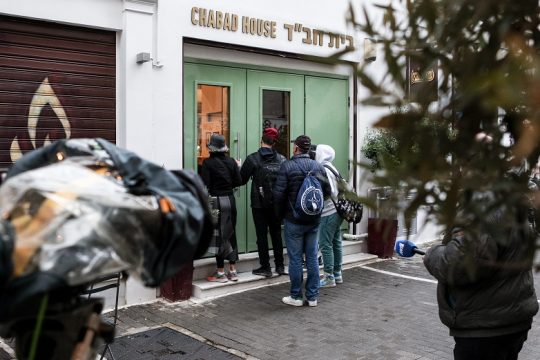«Λουτρό αίματος» σε… κανάλια και εφημερίδες