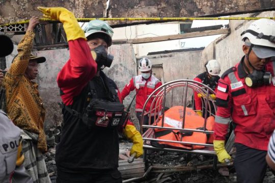 Φονική πυρκαγιά σε μονάδα κρατικής εταιρείας ενέργειας στην Ινδονησία