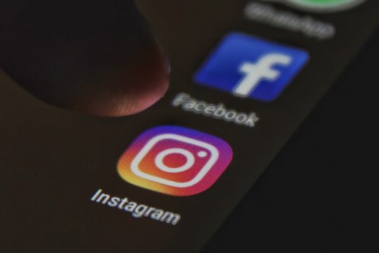Η Γαλλία σχεδιάζει να θεσμοθετήσει το επάγγελμα του «influencer»