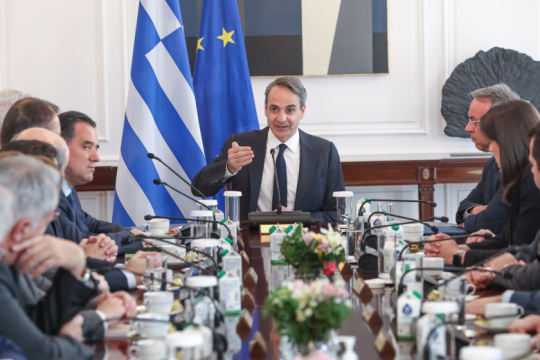 Απελπισία πάνω στην καρέκλα που τρίζει