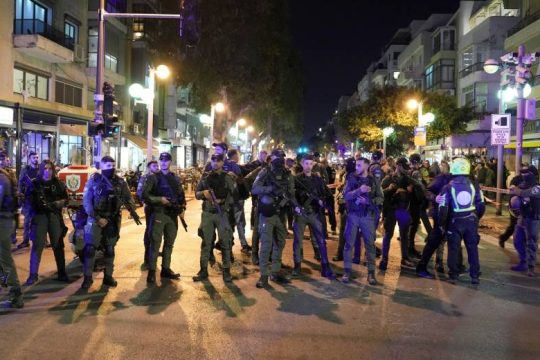 Τρεις τραυματίες από επίθεση ενόπλου στο Τελ Αβίβ, νεκρός ο ύποπτος ως δράστης