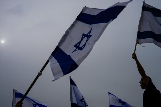 Πέρασαν τον νόμο-ασπίδα στον Νετανιάχου, έκλεισαν τα μάτια στη λαϊκή οργή