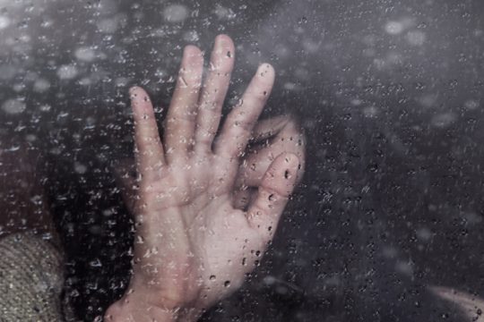 Κατέθεσε η 14χρονη, εντοπίστηκαν βίντεο σε κινητό συλληφθέντα
