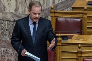 Η ώρα της «απολογίας» Καραμανλή