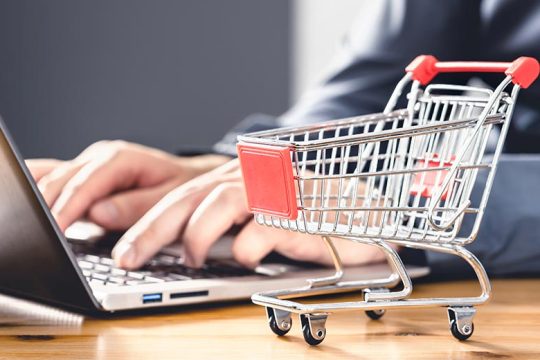 Επιβράδυνση το 2025 σε αντίθεση με κυβέρνηση και Κομισιόν προβλέπει το ΔΝΤ