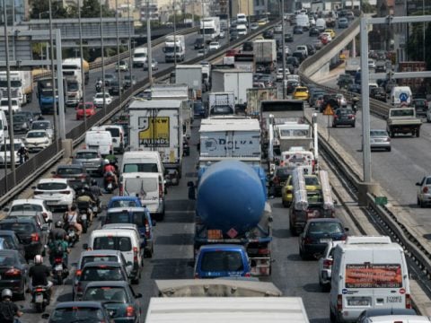 Εκτός ελέγχου η κίνηση στον Κηφισό: Μποτιλιάρισμα από το Μοσχάτο μέχρι την Κηφισιά [βίντεο]