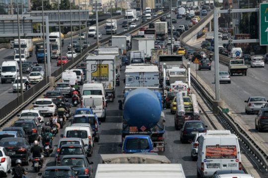 Εκτός ελέγχου η κίνηση στον Κηφισό: Μποτιλιάρισμα από το Μοσχάτο μέχρι την Κηφισιά [βίντεο]
