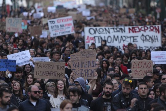 Έκρηξη θυμού σε όλη τη χώρα – Χιλιάδες στους δρόμους ζητούν απόδοση δικαιοσύνης