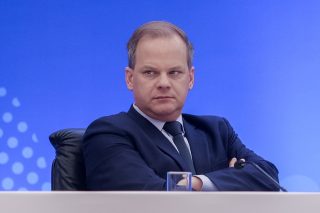 Βαρύ όνομα, ελαφρύ εκτόπισμα