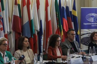 «Η διαφθορά διαβρώνει τις δημόσιες υπηρεσίες»