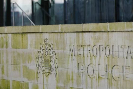 «Κανόνας» η κακοποίηση γυναικών στη βρετανική αστυνομία, σπάνια η τιμωρία