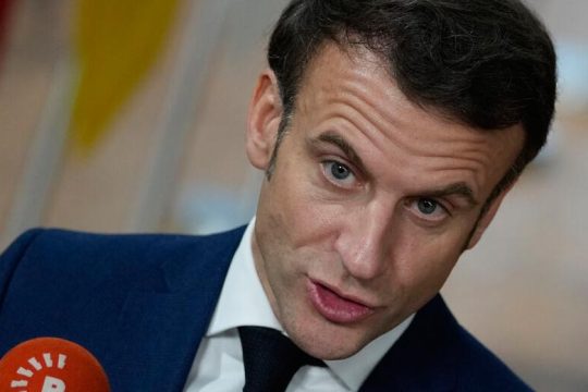 Διάλογος με τα συνδικάτα, αλλά εμμένει στην άποψή του ο Μακρόν για το συνταξιοδοτικό