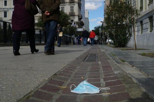 Συνιστούν προσοχή στους ευάλωτους μετά το νέο «σφύριγμα» λήξης της πανδημίας