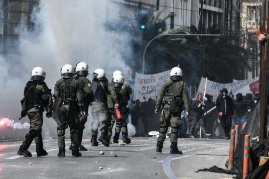 Κατηγορούν ευθέως την κυβέρνηση για την αστυνομική επίθεση στη μεγαλειώδη πορεία 