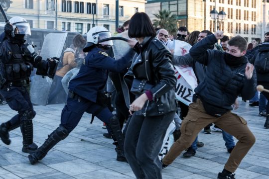 Αστυνομοκρατία σε Πρυτανεία και Νομική ΕΚΠΑ με προσαγωγές στο σωρό
