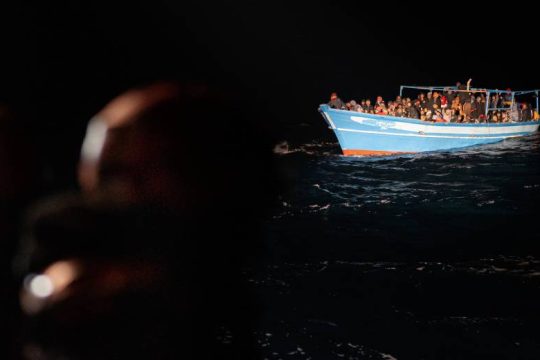 Νέο ναυάγιο σε λιβυκά χωρικά ύδατα με δεκάδες αγνοούμενους πρόσφυγες
