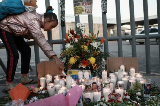 Δεσμοφύλακες αφήνουν δεκάδες πρόσφυγες να καούν στο Μεξικό [ Bίντεο ]