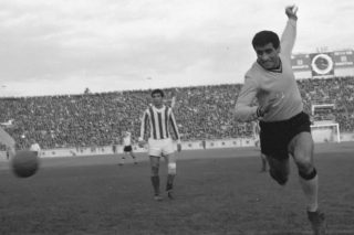 Ο πυλώνας των γηπέδων στέκει για πάντα εδώ