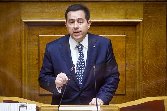 Κρύβεται πίσω από την Αριστερά για το «όχι» της Ευρωβουλής στους φράκτες