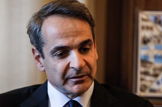 Πλένουν τα χέρια τους