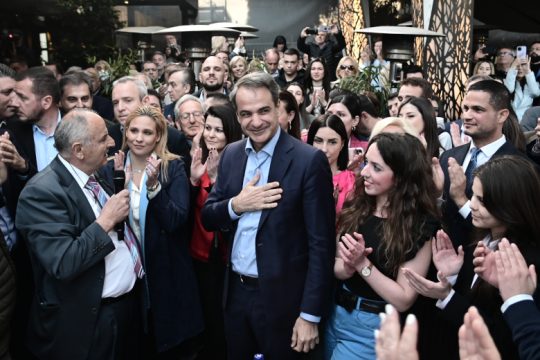 Μητσοτάκης από Γλυφάδα με… τερατογεννήσεις και κινδυνολογία