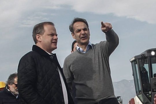 «SOS: Μαξίμου καλεί… ΜΜΕ»