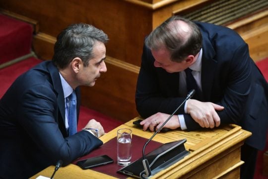 Σφυρίζει αδιάφορα η Ν.Δ. για το κατηγορητήριο του ΣΥΡΙΖΑ κατά Καραμανλή