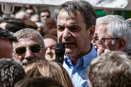 Να το μαζέψει επιχειρεί ο Κ. Μητσοτάκης μετά την κατακραυγή περί «θυσίας»