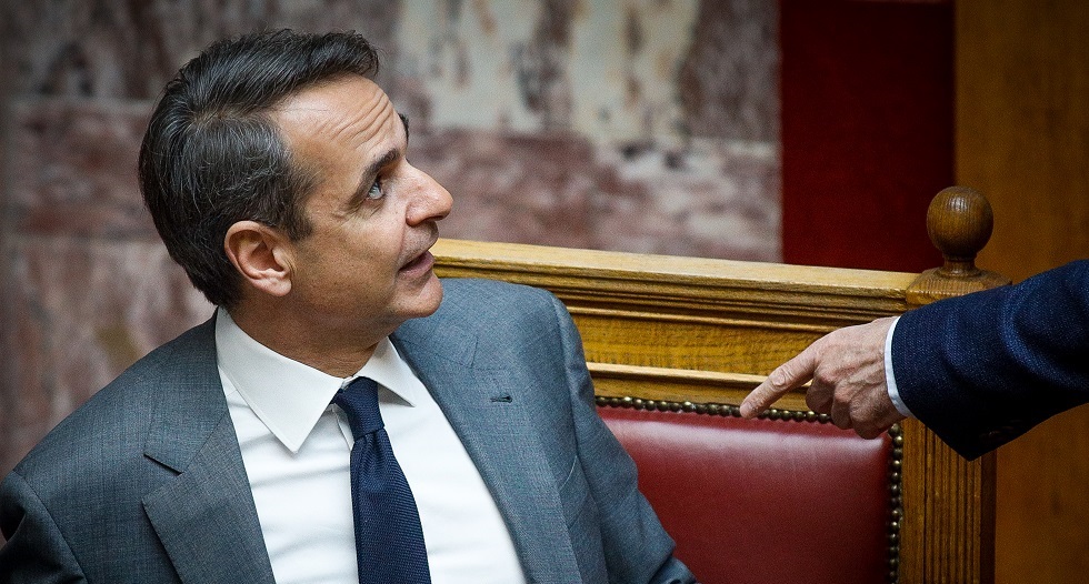 Βουτιές στο παρελθόν μπας και σωθεί