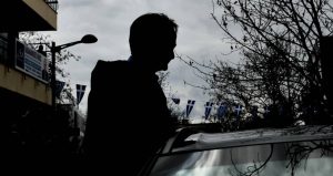 Με αποδοκιμασίες και αντικυβερνητικά συνθήματα η υποδοχή Μητσοτάκη στο Μαρούσι