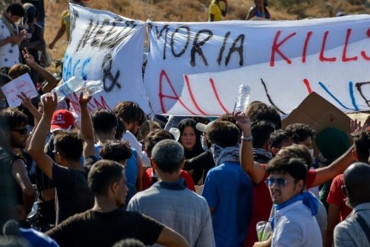 Υπάρχουν άνθρωποι εκεί!