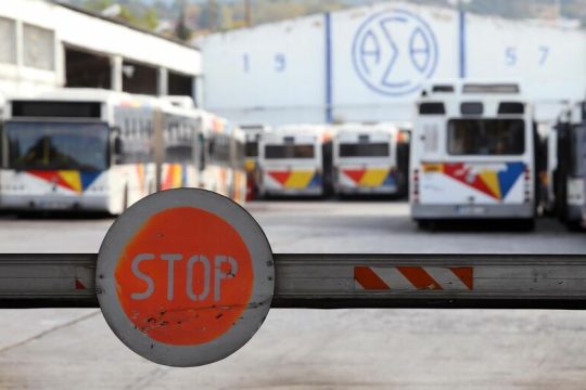 Σύγκρουση αστικών λεωφορείων στη Θεσσαλονίκη