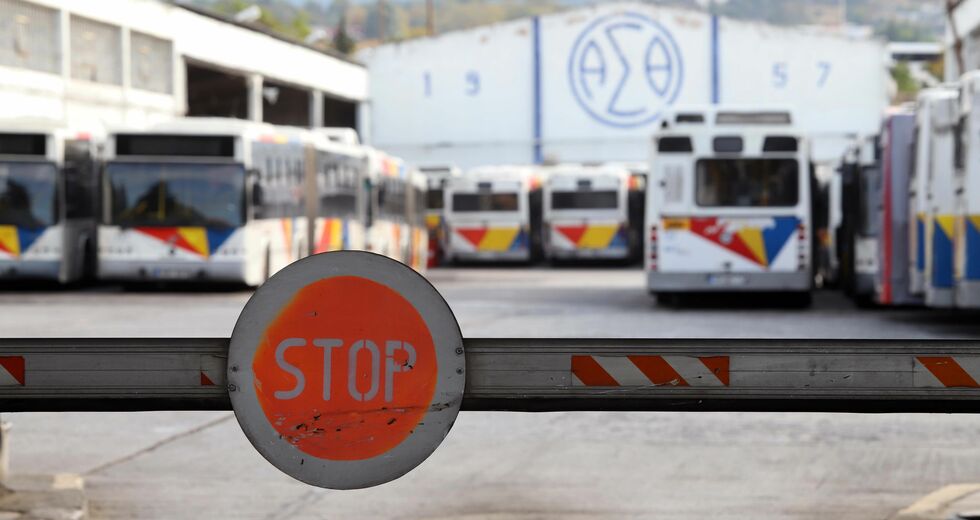 Σύγκρουση αστικών λεωφορείων στη Θεσσαλονίκη