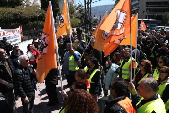 Μάχη για την αυτοτέλεια των ΟΤΑ και τη Δημοκρατία έξω από το υπ. Εσωτερικών