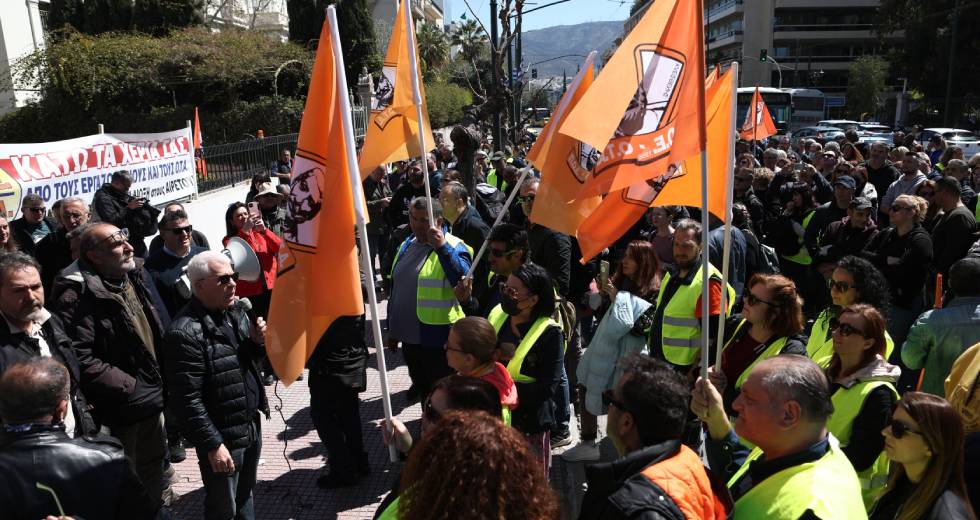 Μάχη για την αυτοτέλεια των ΟΤΑ και τη Δημοκρατία έξω από το υπ. Εσωτερικών