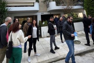 Βάρβαρη απόπειρα έξωσης οικογένειας στο Π. Φάληρο