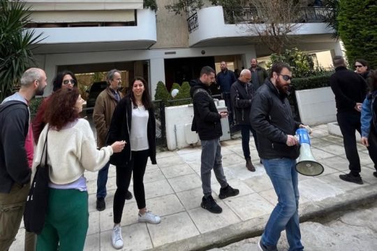 Βάρβαρη απόπειρα έξωσης οικογένειας στο Π. Φάληρο