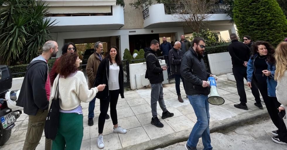 Βάρβαρη απόπειρα έξωσης οικογένειας στο Π. Φάληρο