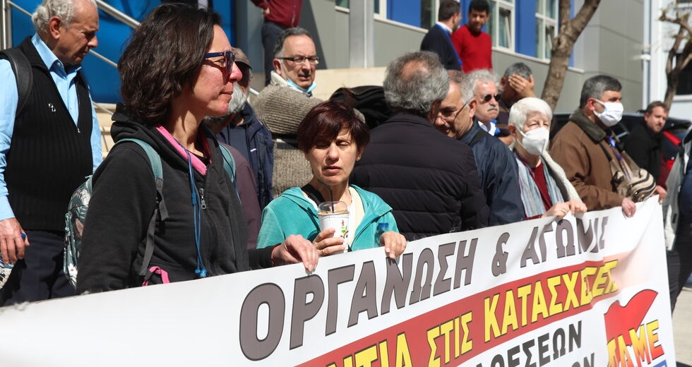 Μπλόκο σε δύο πλειστηριασμούς
