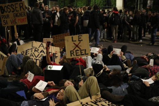 Συγκέντρωση αλληλεγγύης έξω από τη Γαλλική Πρεσβεία στην Αθήνα