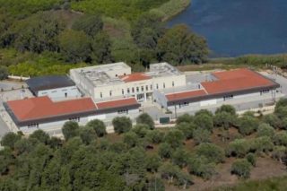 Κοινωνικά μέτρα αντί των μαζικών διαγραφών