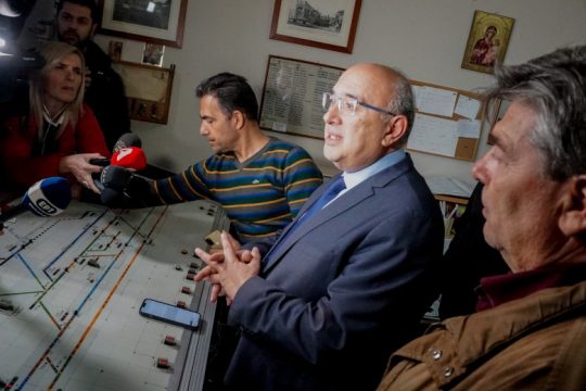 Ένας αμήχανος υφυπουργός [βίντεο]