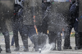 Εκατομμύρια Γάλλοι αψήφησαν ξανά την καταστολή
