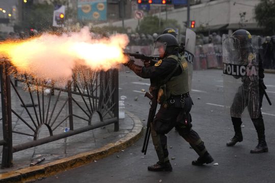Υπό ανάκριση η πρόεδρος του Περού για τους φόνους διαδηλωτών