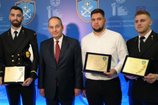Τιμή για σπουδαστές του Εμπορικού Ναυτικού που βοήθησαν σε διασώσεις στα Τέμπη